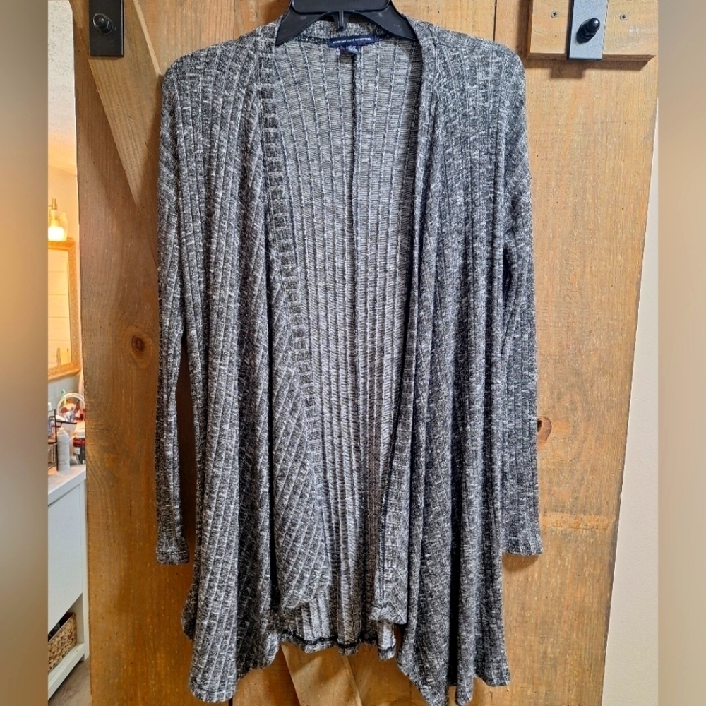 An American Eagle Outfitters open front long length cardigan in a size small.